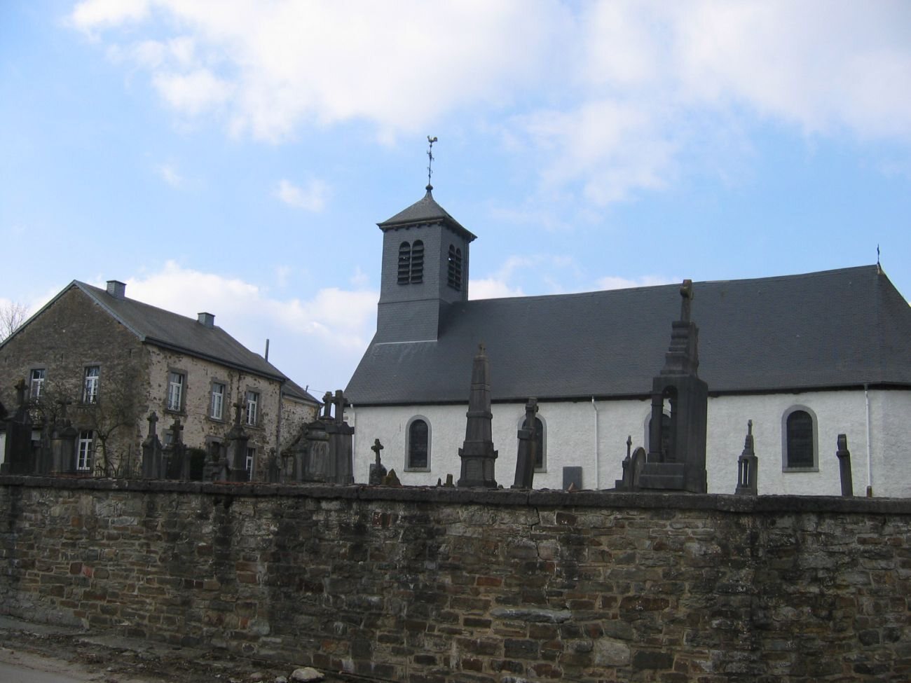 Église saint Etienne à Rondu