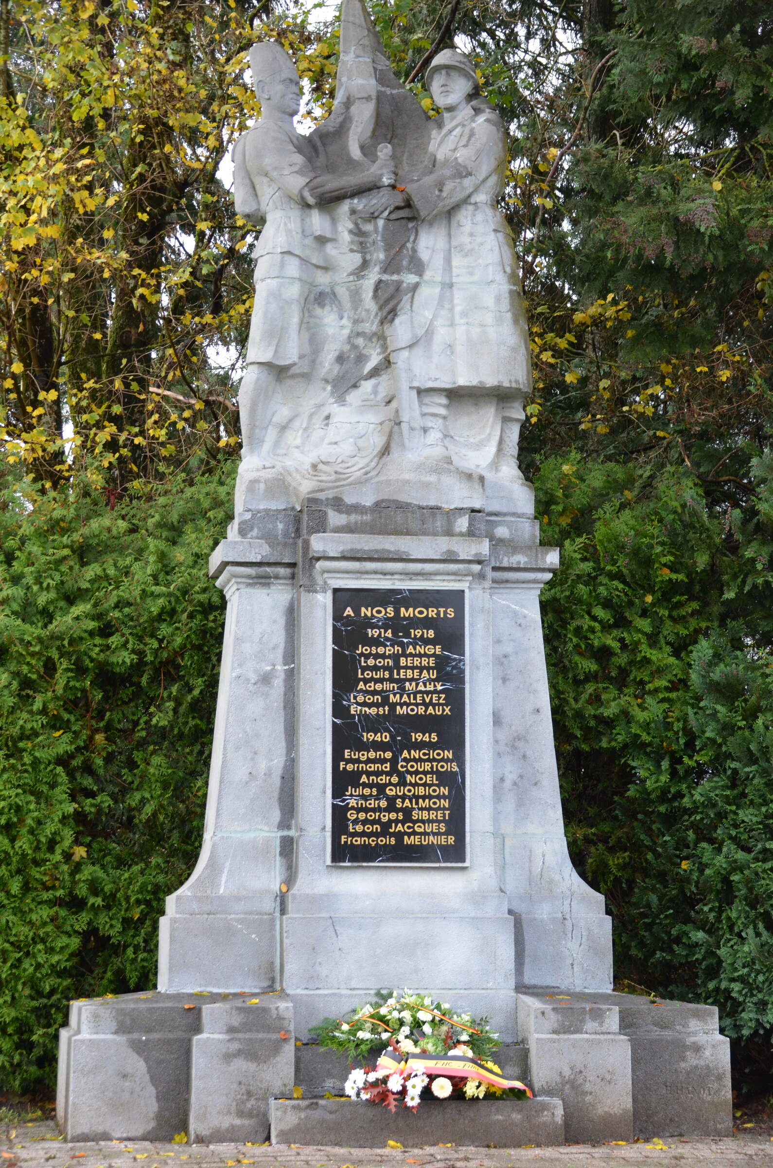 Monument aux Morts Place Communale Libramont